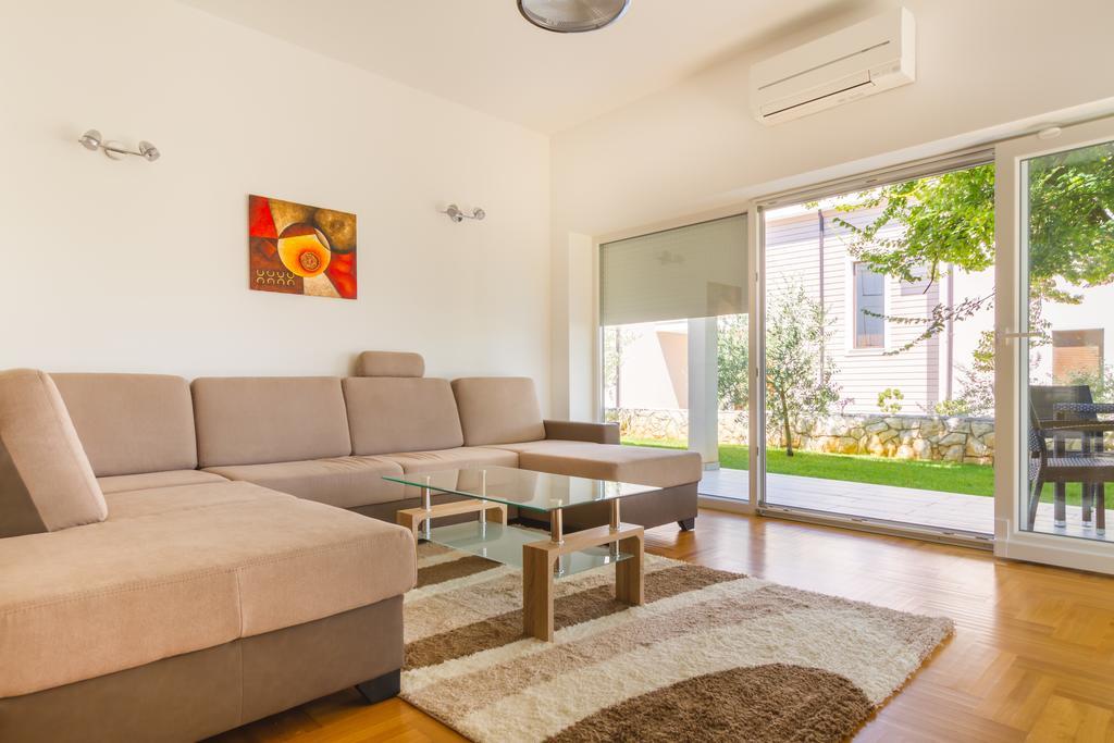 Villa Apartments Futura วานตาชิชี ภายนอก รูปภาพ